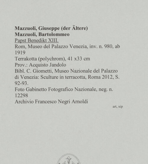 Rückseite von Gabinetto Fotografico Nazionale [https://www.deutsche-digitale-bibliothek.de/content/lizenzen/rv-ez/] Papst Benedikt XIII. - Gesamtansicht, bh590313_recto. Foto.