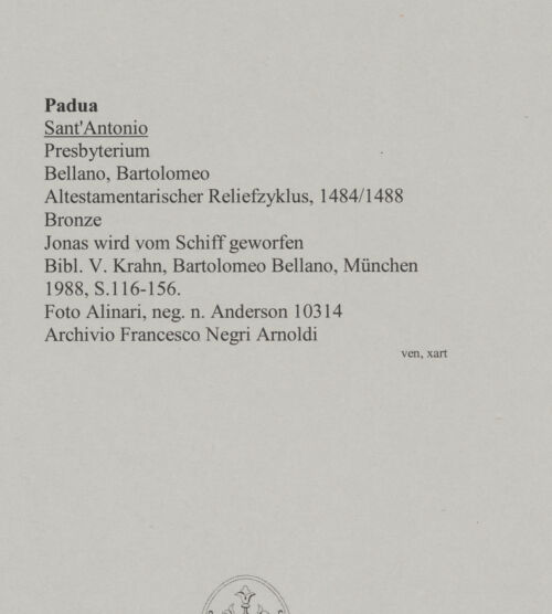 Rückseite von Alinari [https://www.deutsche-digitale-bibliothek.de/content/lizenzen/rv-ez/] Altestamentarischer ReliefzyklusJonas wird vom Schiff geworfen - , bh590428_recto. Foto.