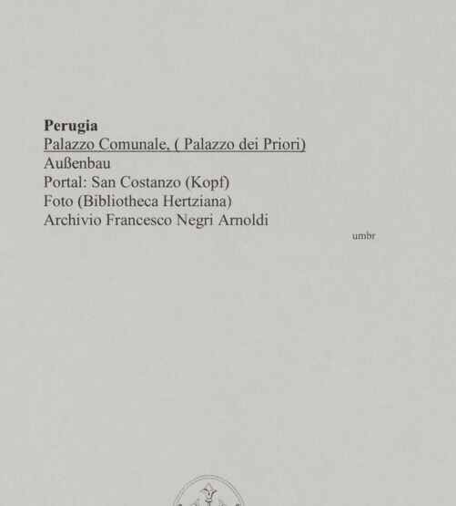 Rückseite von unbekannt [https://www.deutsche-digitale-bibliothek.de/content/lizenzen/rv-fz/] Palazzo dei Priori - Portal: San Costanzo (Kopf), bh590785_recto. Foto.