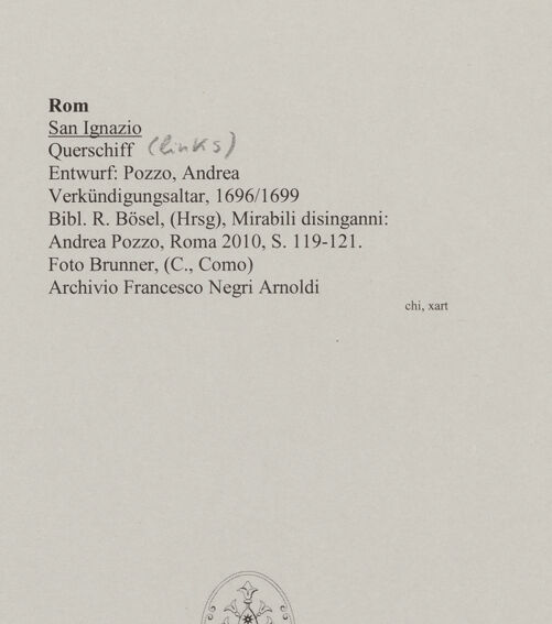 Rückseite von Brunner & C., Como [https://www.deutsche-digitale-bibliothek.de/content/lizenzen/rv-fz/] Verkündigungsaltar - Gesamtansicht, bh590902_recto. Foto.