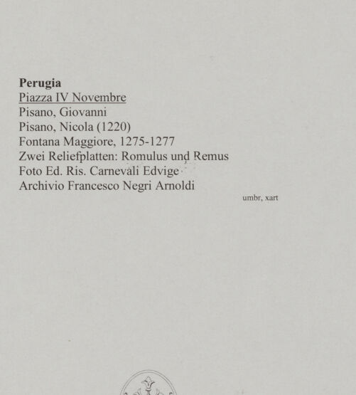 Rückseite von Ed. Ris. Carnevali Edvige [https://www.deutsche-digitale-bibliothek.de/content/lizenzen/rv-fz/] Fontana MaggioreUnteres Brunnengeschoss: Becken mit Darstellungen aus dem Alten Testament, der Artes mechanicae, der Sieben Freien Künste und MonatsdarstellungenRomulus und Remus halten bei den Vögeln Ausschau nach einem Omen - Zwei Reliefplatten: Romulus und Remus, bh590937_recto. Foto.
