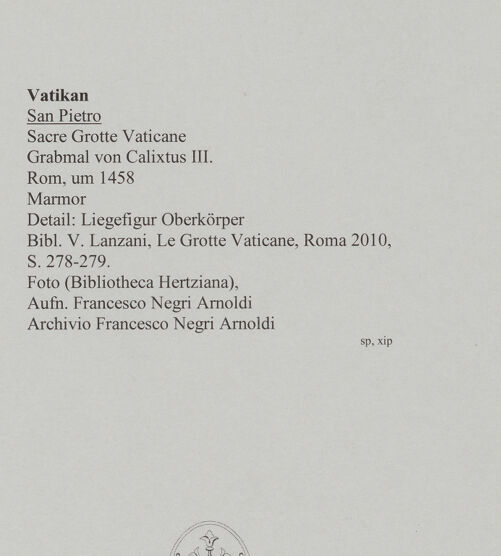 Rückseite von unbekannt [https://www.deutsche-digitale-bibliothek.de/content/lizenzen/rv-fz/] Grabmal von Calixtus III.Sarkophag und Liegefigur - Detail: Liegefigur. Oberkörper, bh590952_recto. Foto: Negri Arnoldi, Francesco.