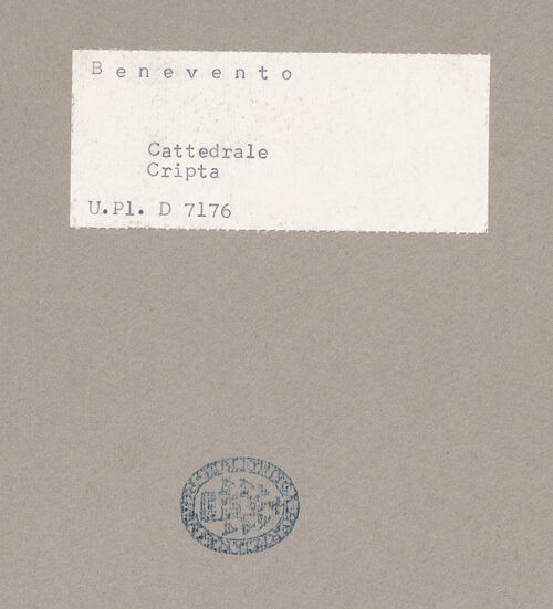 Rückseite von Bibliotheca Hertziana [https://www.deutsche-digitale-bibliothek.de/content/lizenzen/rv-ez/] Santa Maria de Episcopio - Innenansicht, bh593463_recto. Foto.