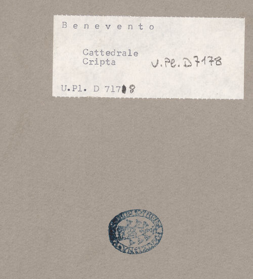 Rückseite von Bibliotheca Hertziana [https://www.deutsche-digitale-bibliothek.de/content/lizenzen/rv-ez/] Santa Maria de Episcopio - Innenansicht, bh593464_recto. Foto.