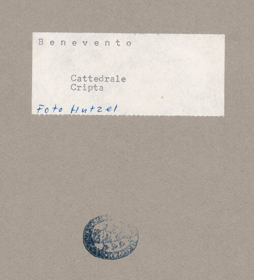 Rückseite von Savio, Oscar [https://www.deutsche-digitale-bibliothek.de/content/lizenzen/rv-ez/] Personifikation der Roma - Detail: Rechter Teil, bh593466_recto. Foto.