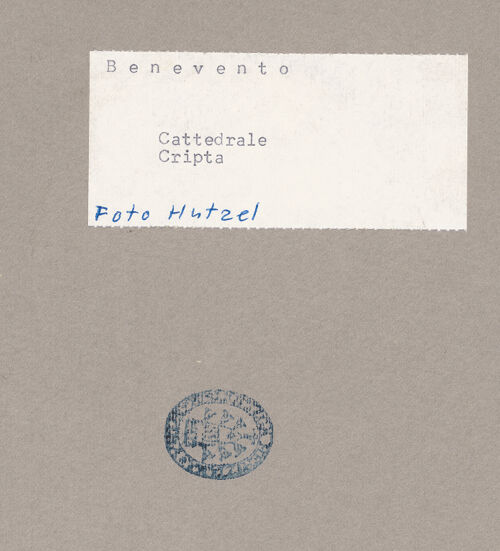 Rückseite von Savio, Oscar [https://www.deutsche-digitale-bibliothek.de/content/lizenzen/rv-ez/] Personifikation der Roma - Detail: Zentraler Teil mit der thronenden Roma, bh593467_recto. Foto.