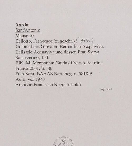 Rückseite von Sopr. BAAAS Bari [https://www.deutsche-digitale-bibliothek.de/content/lizenzen/rv-ez/] Grabmal des Giovanni Bernardino Acquaviva, Belisario Acquaviva und dessen Frau Sveva Sanseverino - Gesamtansicht, bh594601_recto. Foto.