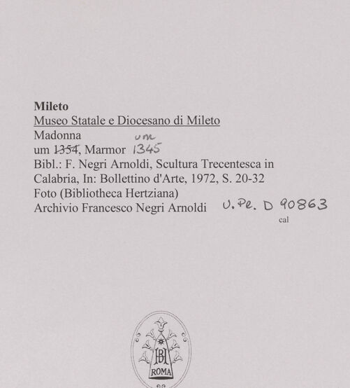 Rückseite von Bibliotheca Hertziana [https://www.deutsche-digitale-bibliothek.de/content/lizenzen/rv-fz/] Madonna - Gesamtansicht, bh594639_recto. Foto.