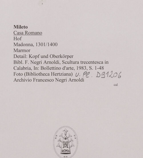 Rückseite von Bibliotheca Hertziana [https://www.deutsche-digitale-bibliothek.de/content/lizenzen/rv-fz/] Madonna - Detail: Kopf und Oberkörper, bh594660_recto. Foto.