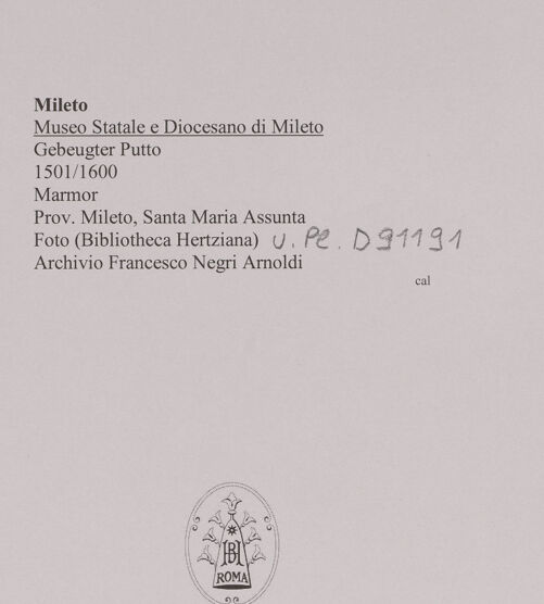 Rückseite von Bibliotheca Hertziana [https://www.deutsche-digitale-bibliothek.de/content/lizenzen/rv-fz/] Gebeugter Putto - Gesamtansicht, bh594667_recto. Foto.