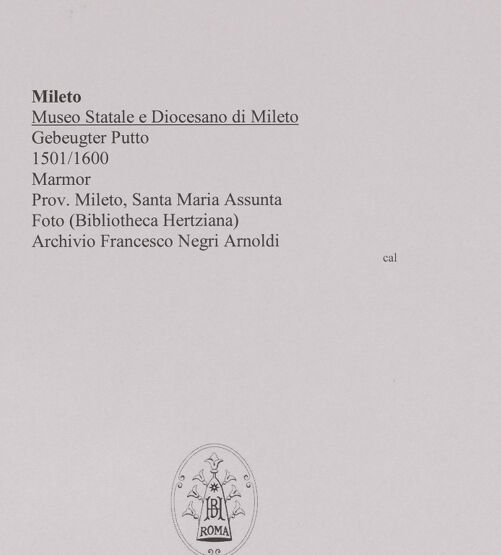 Rückseite von unbekannt [https://www.deutsche-digitale-bibliothek.de/content/lizenzen/rv-fz/] Gebeugter Putto - Gesamtansicht, bh594669_recto. Foto.