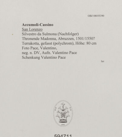 Rückseite von Pace, Valentino [https://www.deutsche-digitale-bibliothek.de/content/lizenzen/rv-fz/] Thronende Madonna - Kopf und Oberkörper der Madonna und Christuskind, Gesamtansicht, frontal, bh594711_recto. Foto: Pace, Valentino.