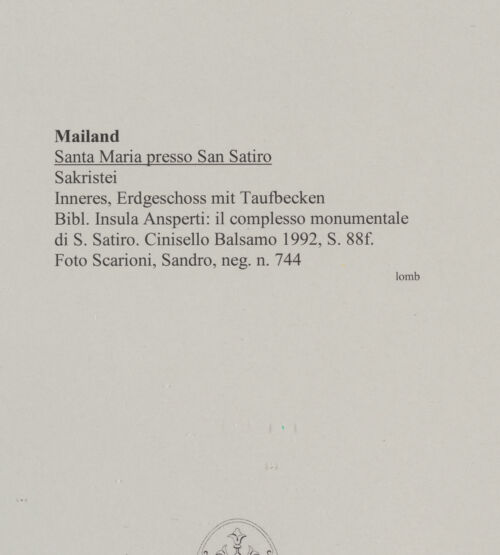 Rückseite von Scarioni, Sandro [https://www.deutsche-digitale-bibliothek.de/content/lizenzen/rv-fz/] Santa Maria presso San SatiroSakristei - Inneres, Erdgeschoss mit Taufbecken, bh594973_recto. Foto: Scarioni, Sandro.