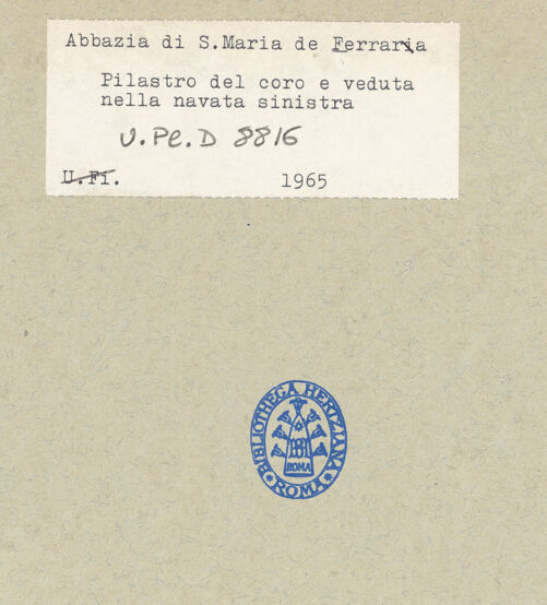 Rückseite von Bibliotheca Hertziana [https://www.deutsche-digitale-bibliothek.de/content/lizenzen/rv-fz/] Abbazia della Ferrara - Innenraum: Pfeiler zwischen dem linken Seitenschiff und dem Chor, bh600183_recto. Foto.