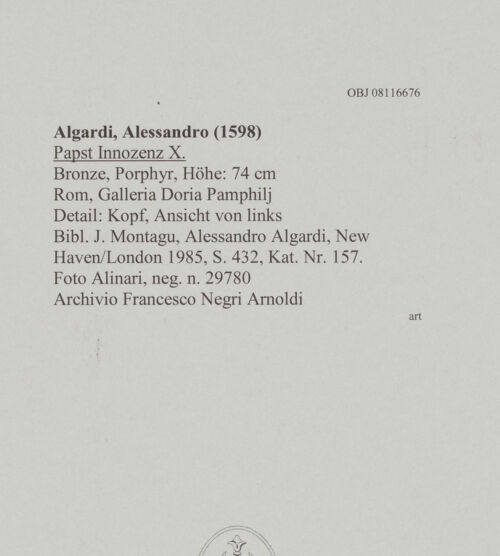 Rückseite von Alinari [https://www.deutsche-digitale-bibliothek.de/content/lizenzen/rv-ez/] Papst Innozenz X. - Detail: Kopf, Ansicht von links, bh606417_recto. Foto.