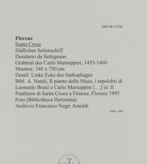 Rückseite von unbekannt [https://www.deutsche-digitale-bibliothek.de/content/lizenzen/rv-ez/] Grabmal des Carlo Marsuppini - Detail: Linke Ecke des Sarkophages, bh606487_recto. Foto.