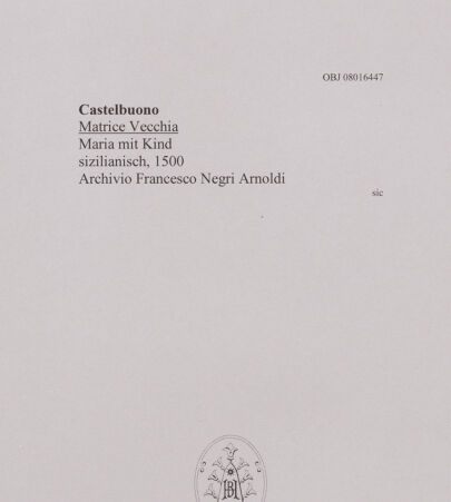 Rückseite von unbekannt [https://www.deutsche-digitale-bibliothek.de/content/lizenzen/rv-ez/] Maria mit Kind - Gesamtansicht, bh606671_recto. Foto.