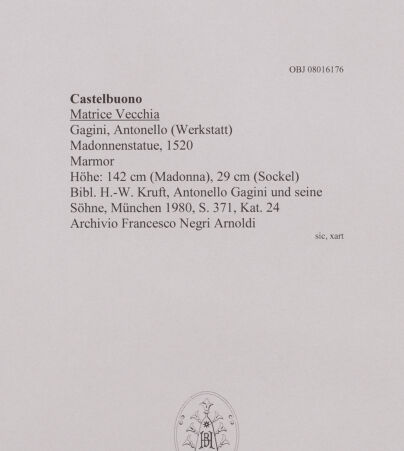 Rückseite von unbekannt [https://www.deutsche-digitale-bibliothek.de/content/lizenzen/rv-fz/] Madonnenstatue - Gesamtansicht, bh606673_recto. Foto.