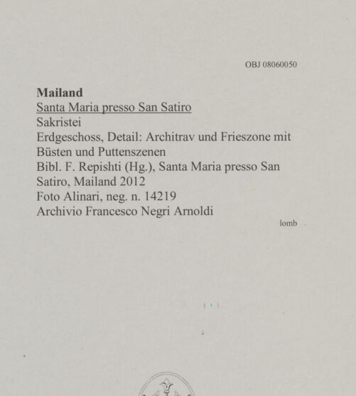 Rückseite von Alinari [https://www.deutsche-digitale-bibliothek.de/content/lizenzen/rv-ez/] Santa Maria presso San SatiroSakristei - Erdgeschoss, Detail: Architrav und Fries mit Büsten und Putten, bh606872_recto. Foto.