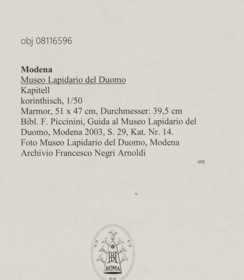 Rückseite von Museo Lapidario del Duomo, Modena [https://www.deutsche-digitale-bibliothek.de/content/lizenzen/rv-ez/] Kapitell - , bh607428_recto. Foto.