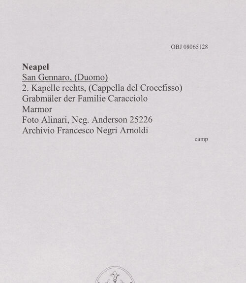 Rückseite von Alinari [https://www.deutsche-digitale-bibliothek.de/content/lizenzen/rv-ez/] Grabmäler der Familie Caracciolo - Gesamtansicht, bh607910_recto. Foto.