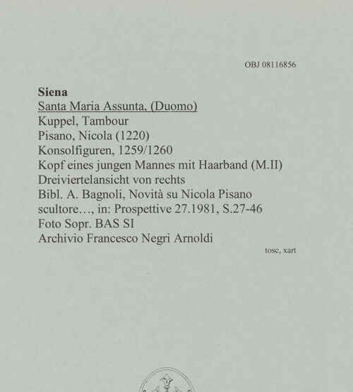 Rückseite von Sopr. BAS SI [https://www.deutsche-digitale-bibliothek.de/content/lizenzen/rv-ez/] KonsolfigurenKopf eines jungen Mannes mit Haarband (M.II) - Dreiviertelansicht von rechts, bh608057_recto. Foto.