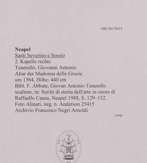 Rückseite von Alinari [https://www.deutsche-digitale-bibliothek.de/content/lizenzen/rv-ez/] Altar der Madonna delle Grazie - Gesamtansicht, bh608558_recto. Foto.