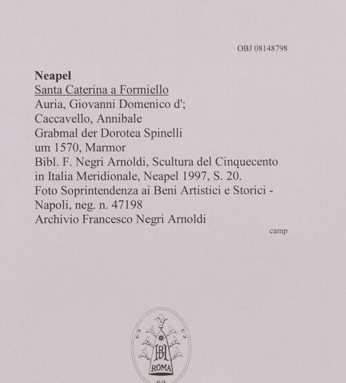 Rückseite von Soprintendenza ai Beni Artistici e Storici - Napoli [https://www.deutsche-digitale-bibliothek.de/content/lizenzen/rv-ez/] Grabmal der Dorotea Spinelli - Gesamtansicht, bh608568_recto. Foto.