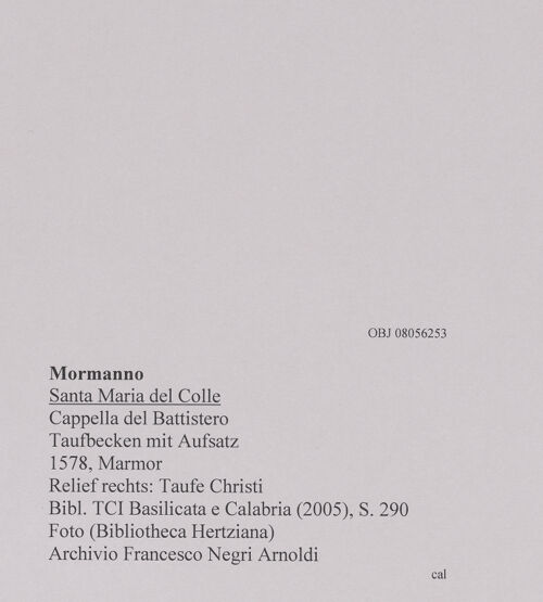 Rückseite von unbekannt [https://www.deutsche-digitale-bibliothek.de/content/lizenzen/rv-fz/] Taufbecken mit Aufsatz - Relief, rechts: Taufe Christi, bh610013_recto. Foto.