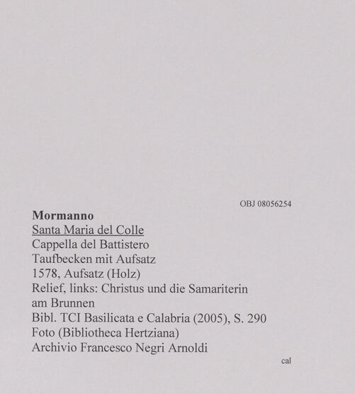 Rückseite von unbekannt [https://www.deutsche-digitale-bibliothek.de/content/lizenzen/rv-fz/] Taufbecken mit Aufsatz - Relief, links: Christus und die Samariterin am Brunnen, bh610015_recto. Foto.