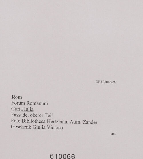Rückseite von Bibliotheca Hertziana [https://www.deutsche-digitale-bibliothek.de/content/lizenzen/rv-fz/] Curia Iulia - Fassade, oberer Teil, bh610066_recto. Foto: Zander, Giuseppe?.